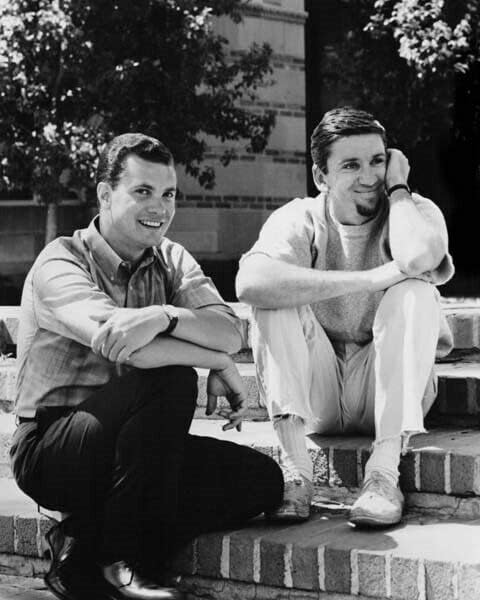 Sok Szereti a Dobie Gillis 1959 Bob Denver & Dwayne Hickman a verandán 12x16 fotó