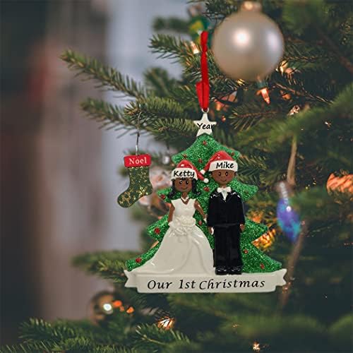 Személyre szabott Első Karácsonyi Házas Dísz 2022 - 1. A Karácsony, mint Mr and Mrs - Polyresin Esküvői